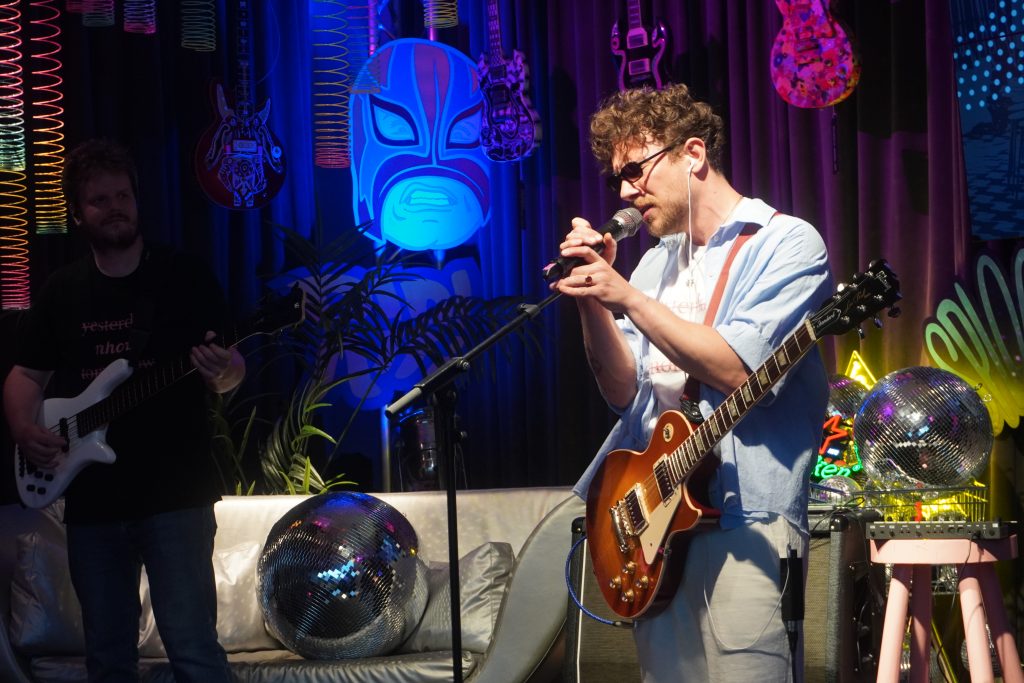 Charme, Stimme, Bühne – Host Dominik Trampf, © nhow Hotel