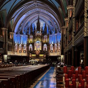 La Basilica Notre-Dame (Montréal) – die tiefblaue, mit goldenen Sternen übersäte Gewölbedecke der Basilika symbolisiert das Paradies. Foto: Jana Kwiatkowski