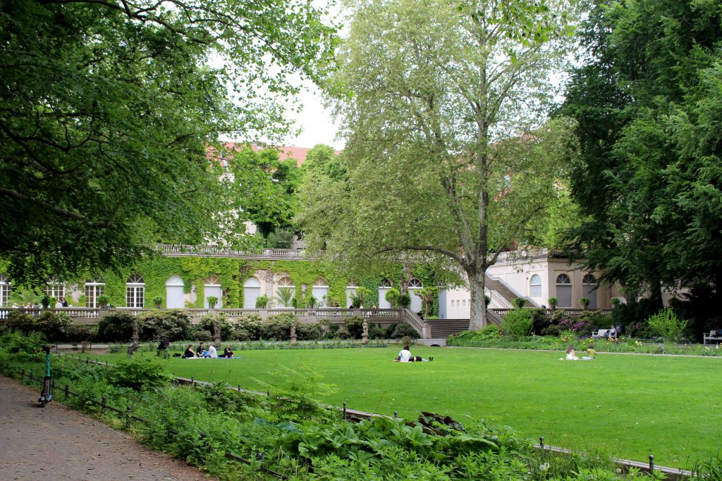 Ein Hauch von Versailles in Neukölln: Körnerpark als grüne Oase mit Schlosspark-Charakter. Foto: Sebastian Bartelt