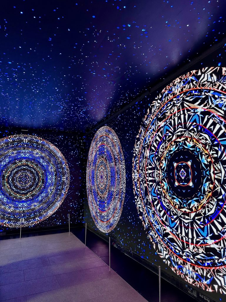 Eintauchen in Pixelwelten: Londons spektakulärste Gratis-Show im Outernet. Foto: Jana Kwiatkowski