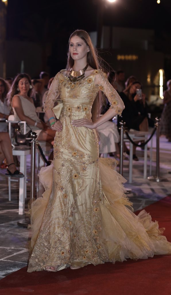 Kleid designed von Tawa, Bild Tunde Irina Serban